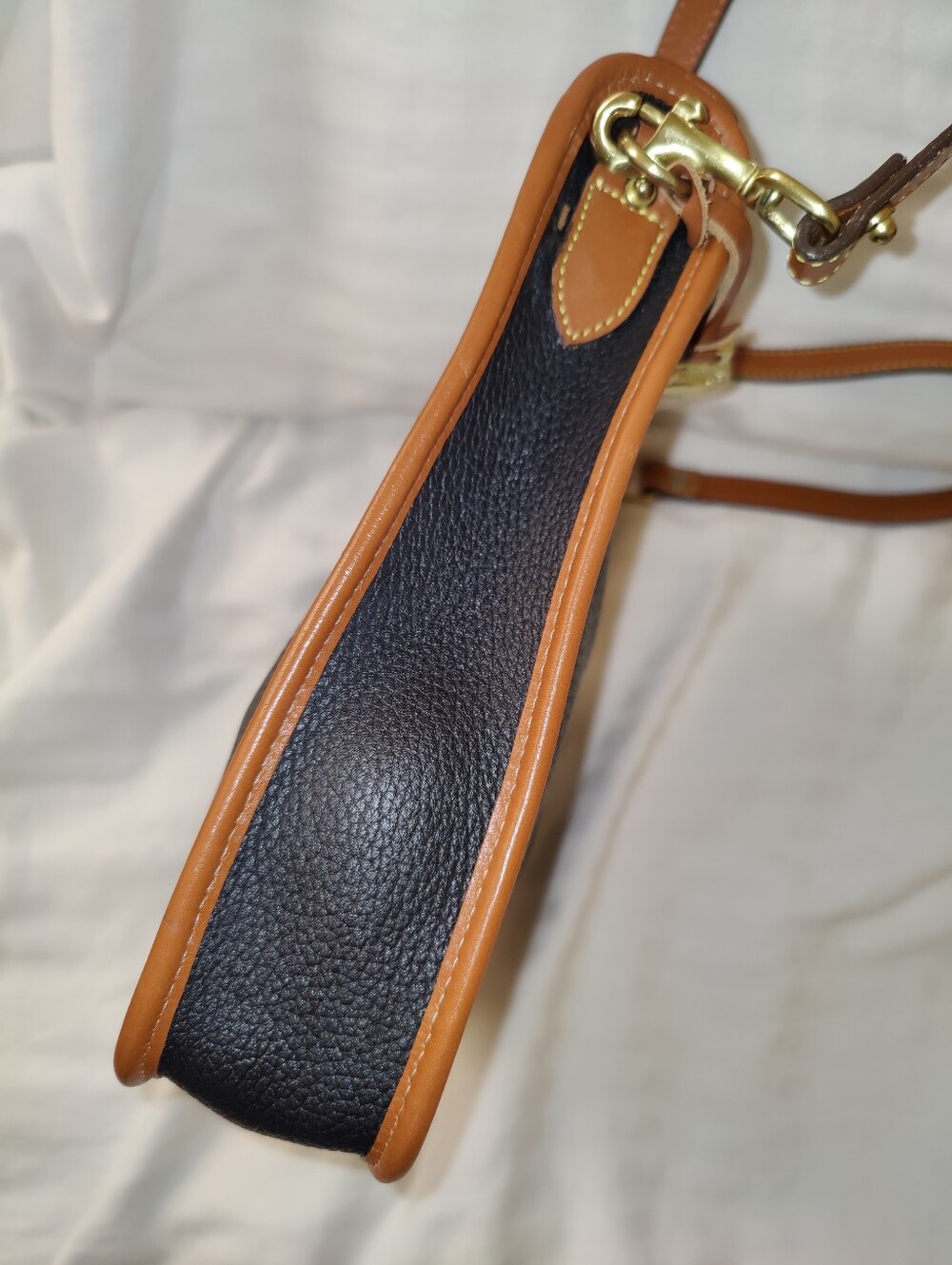 Vintage Dooney & Bourke Black Pebbled Leather Crossbody w/ Brass Duck medallion - Picture 3 of 15